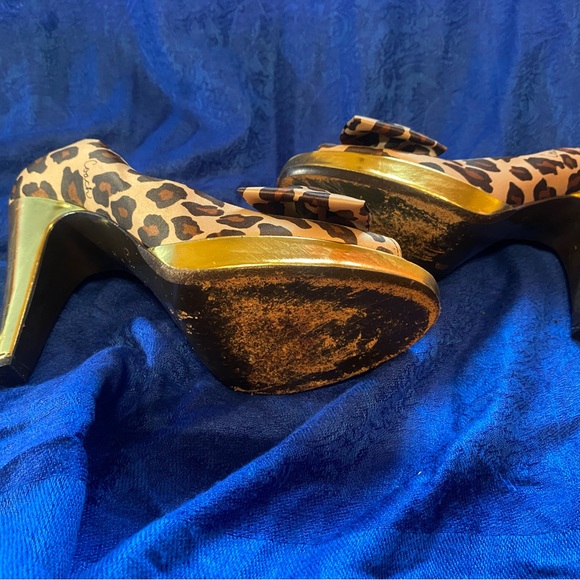 Beautiful coach leopard shoes with gold heels - Picture 2 of 3
